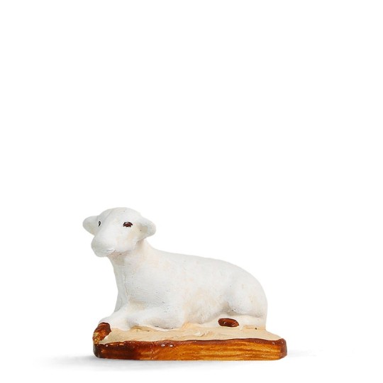 Un mouton au repos, couché